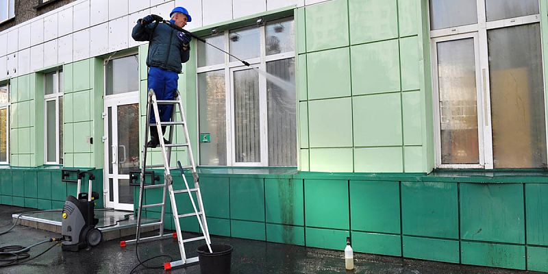 Мытье фасадов и вывесок в Иркутске